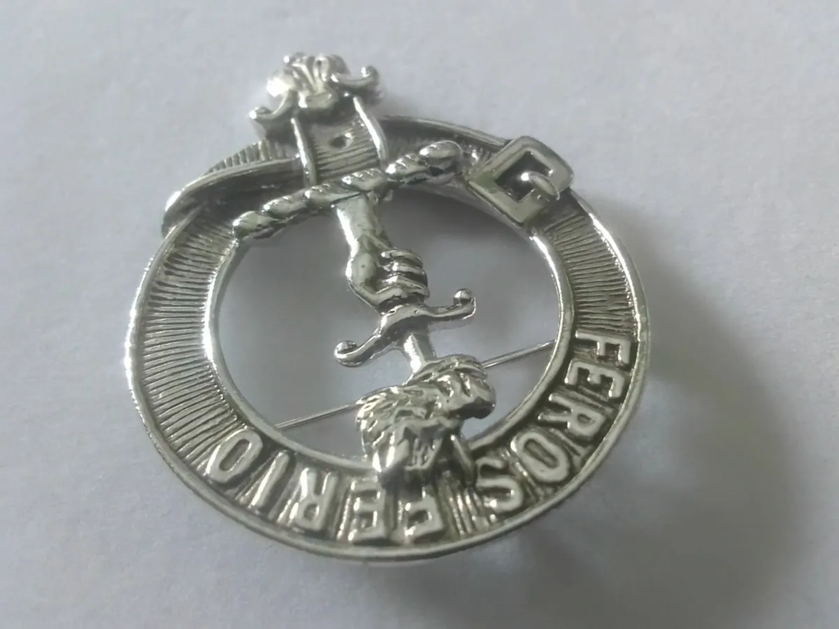 VINTAGE SCOTTISH SHAWL/ WRAP BROOCH - Image 1