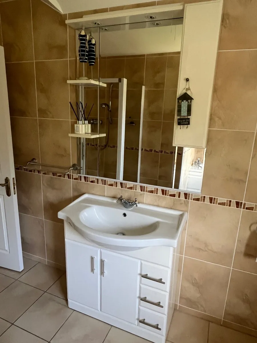 Bathroom ware - Image 3