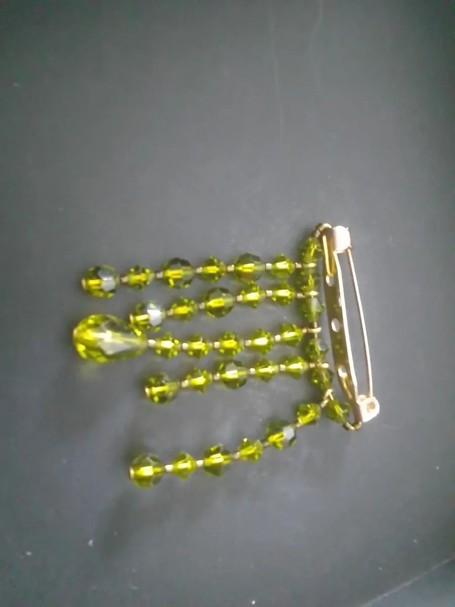 VINTAGE 1950's PERIDOT CRYSTAL  DROP BROOCH - Image 2