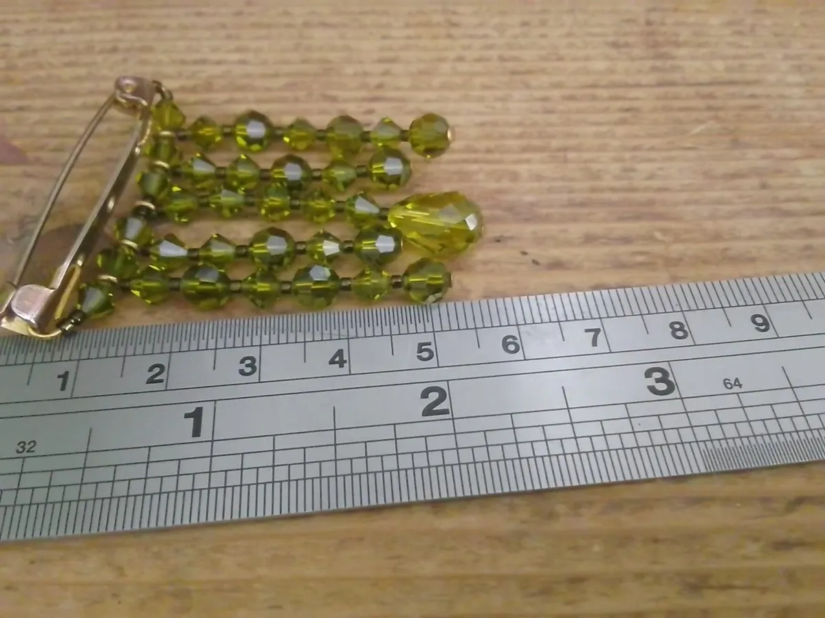 VINTAGE 1950's PERIDOT CRYSTAL  DROP BROOCH - Image 3