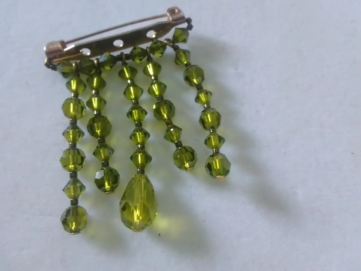 VINTAGE 1950's PERIDOT CRYSTAL  DROP BROOCH - Image 1