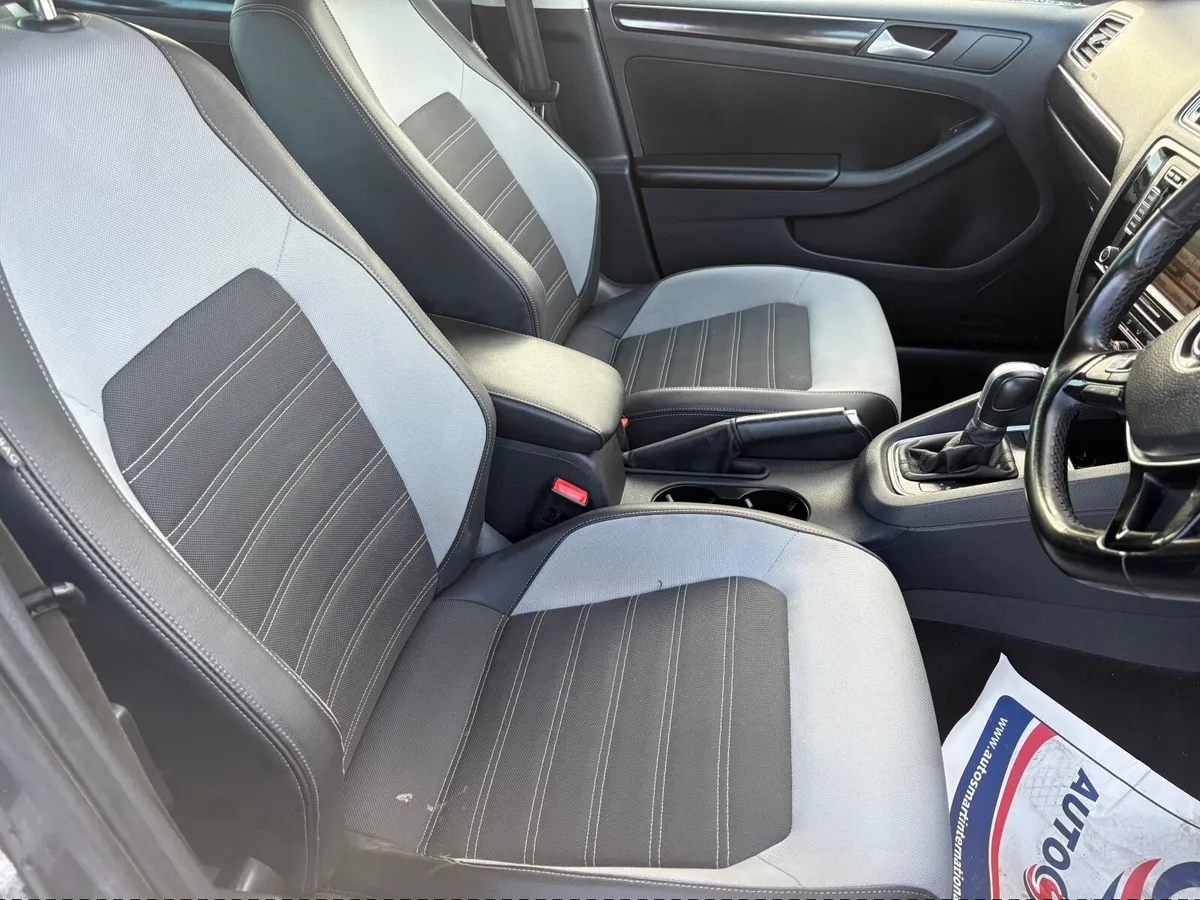 Volkswagen Jetta 2016 - Image 4