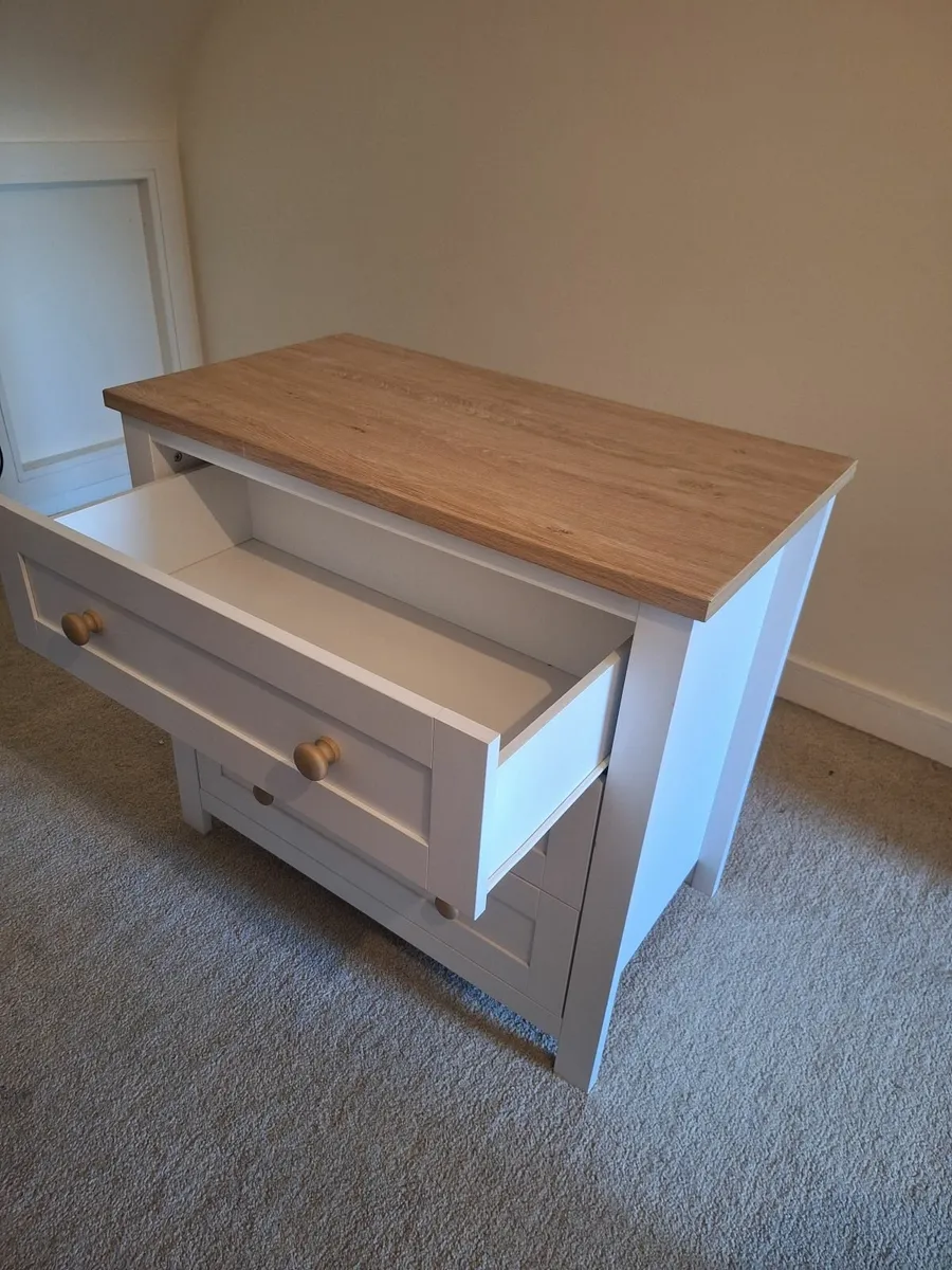 Chest of drawers - Image 1