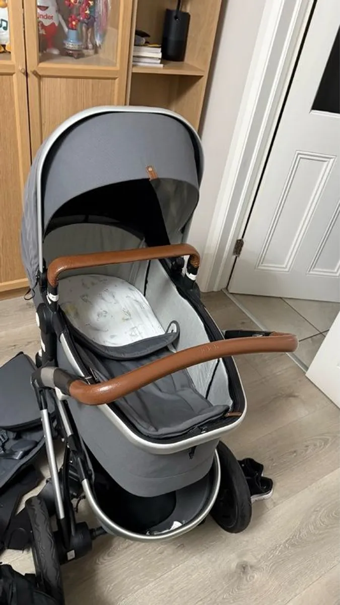 Joolz stroller and car seater - Image 3