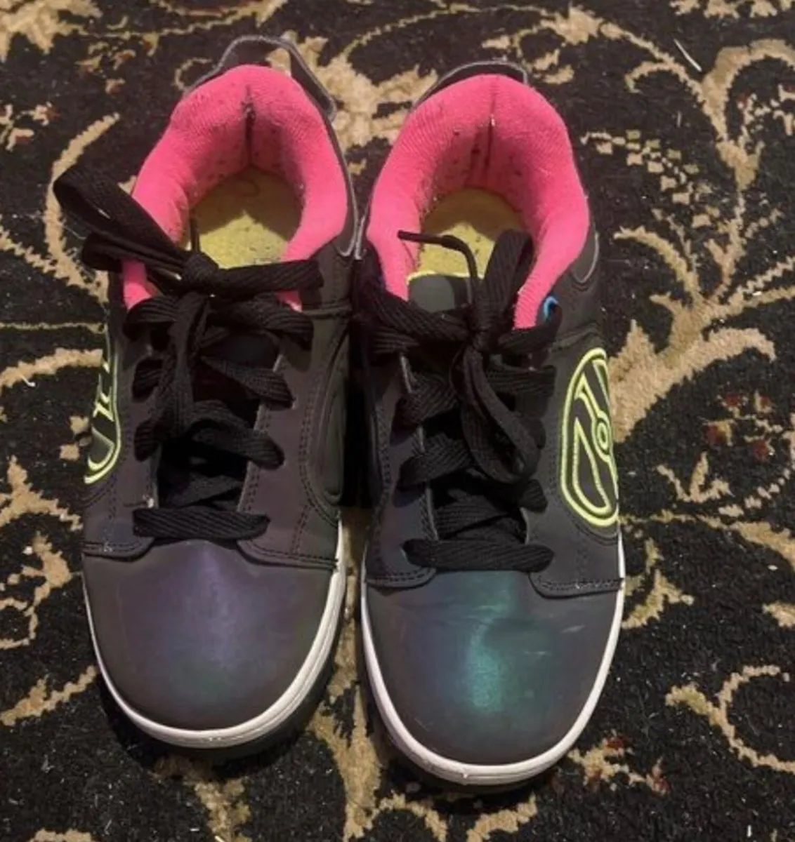 Shoes with wheels - Image 2