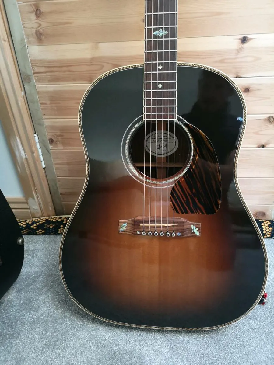 Gibson J45 Custom - Image 2