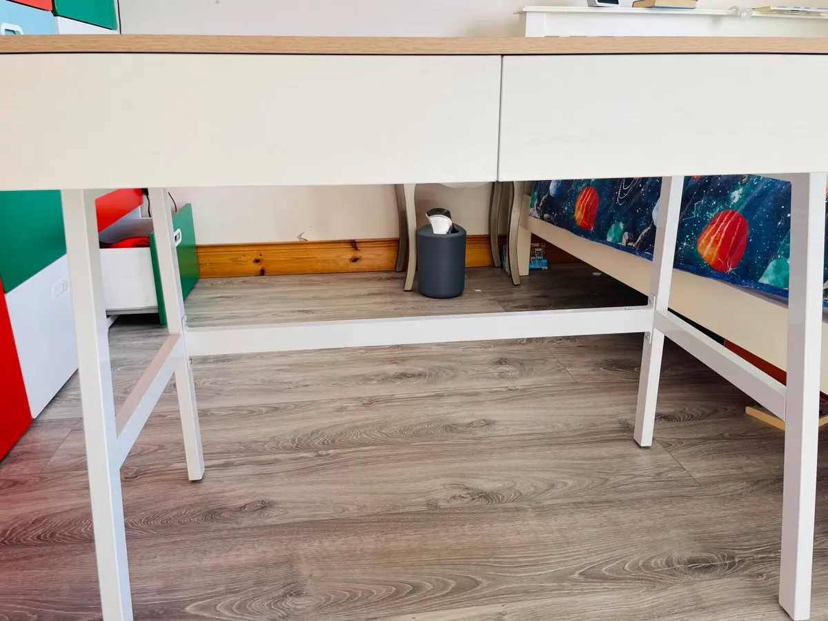 Study desk - Image 3