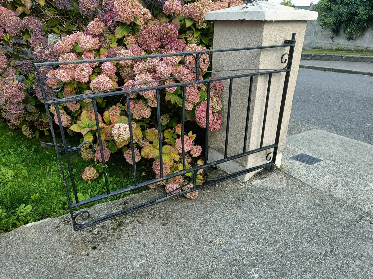 Gates - Image 1