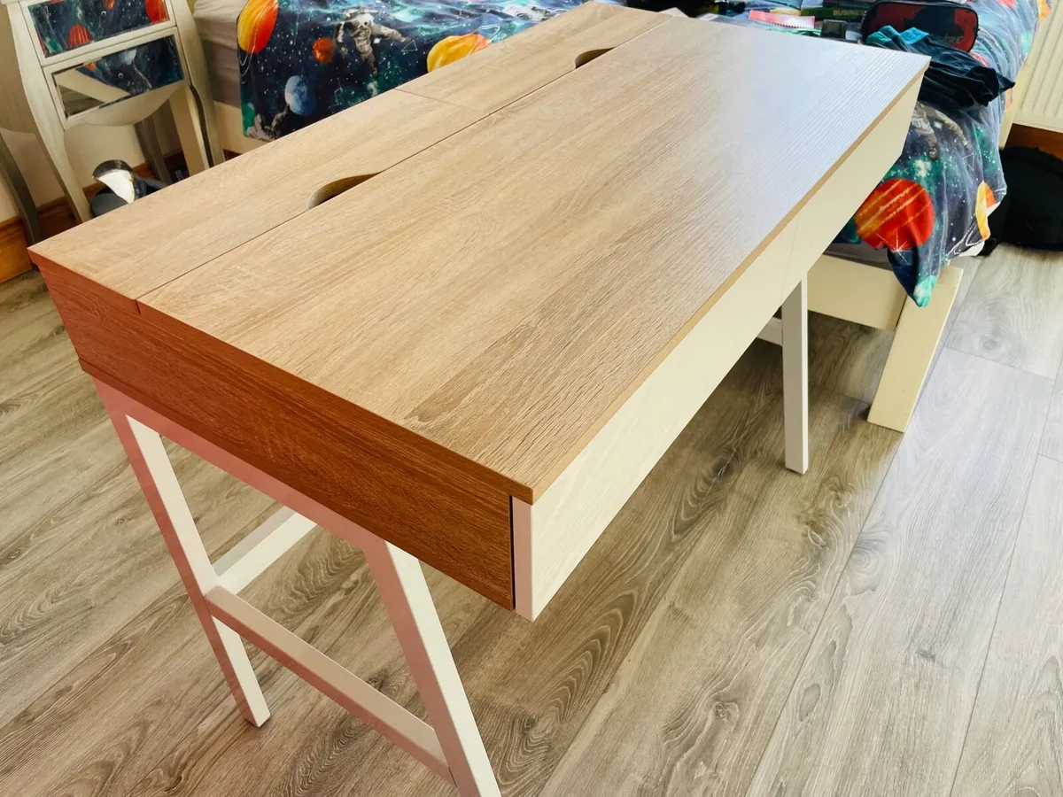 Study desk - Image 1