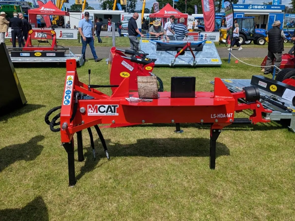 Log splitter - 16 Tonne - Image 1
