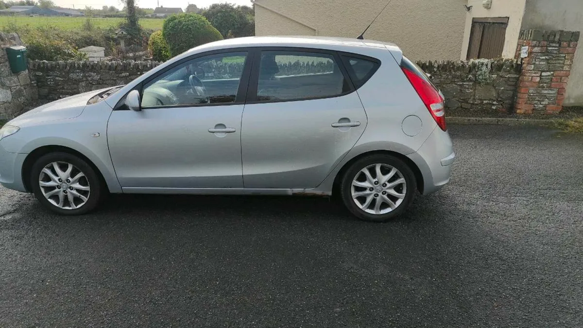 2010 Hyundai i30 - Image 2