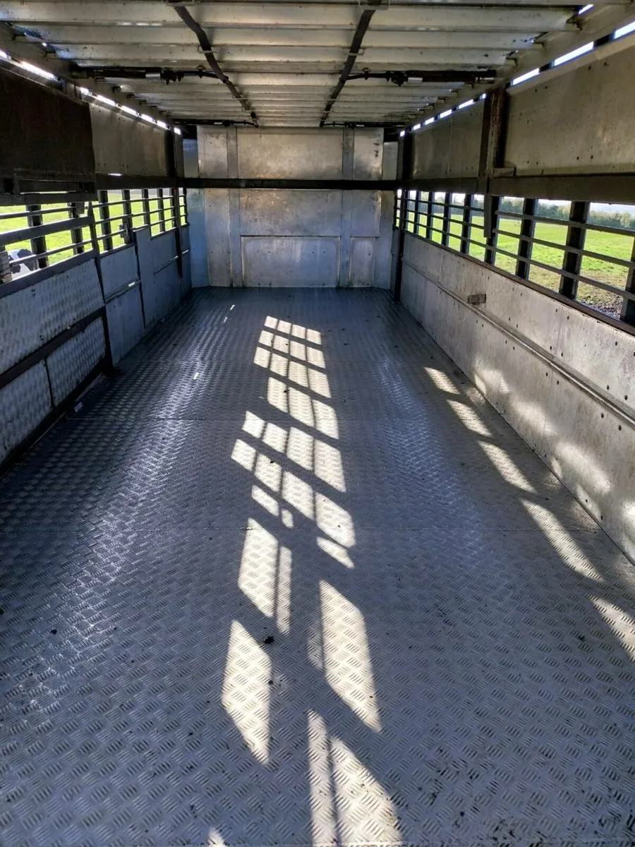 Cattle lorry - Image 4