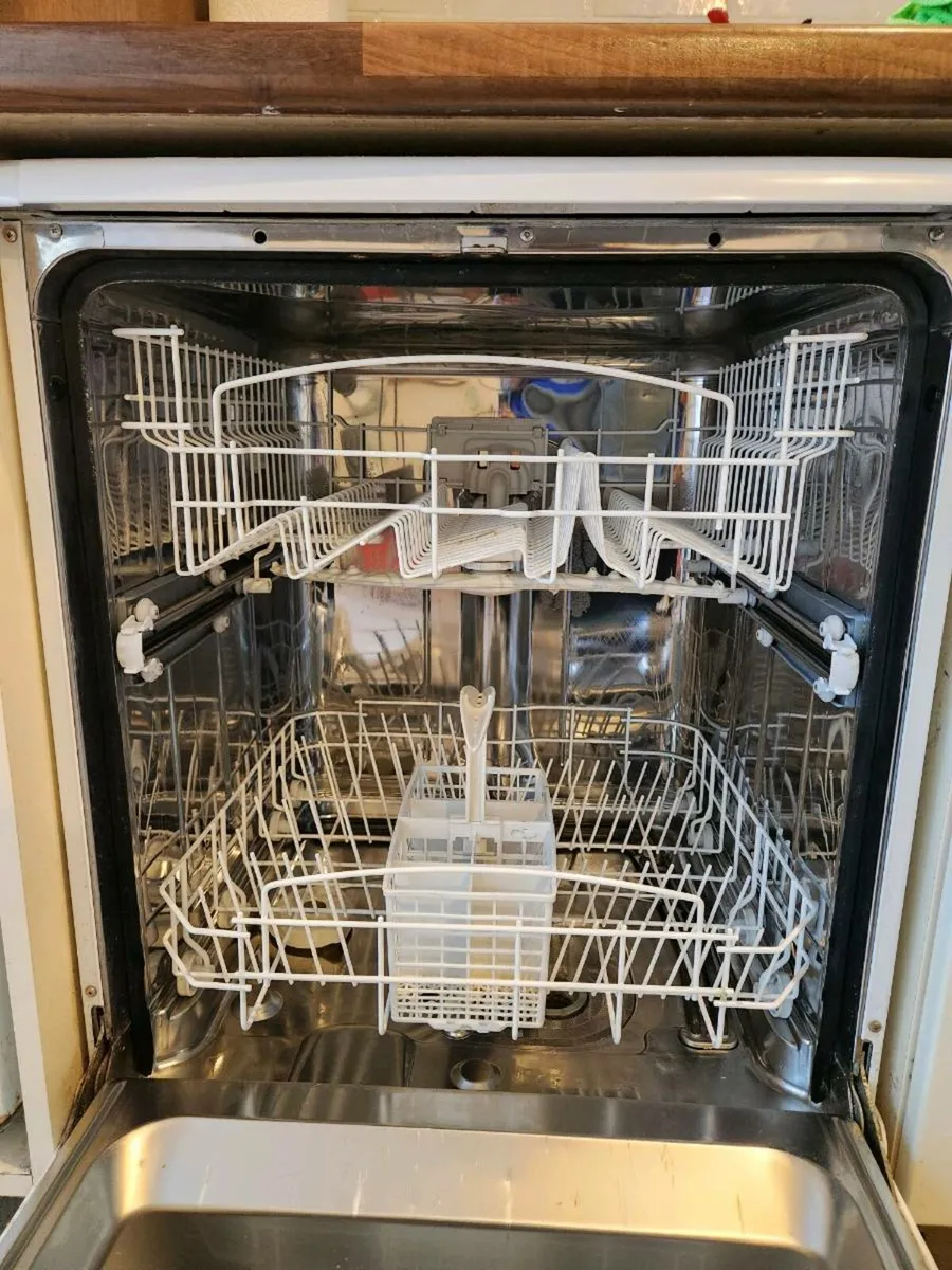 Dishwasher - Image 3