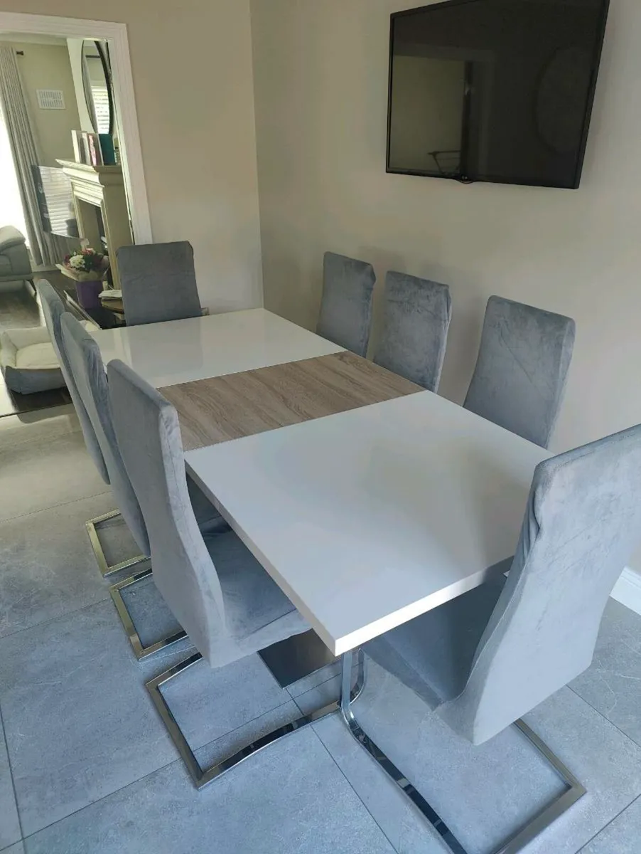 Dining Table & Chairs - Image 1