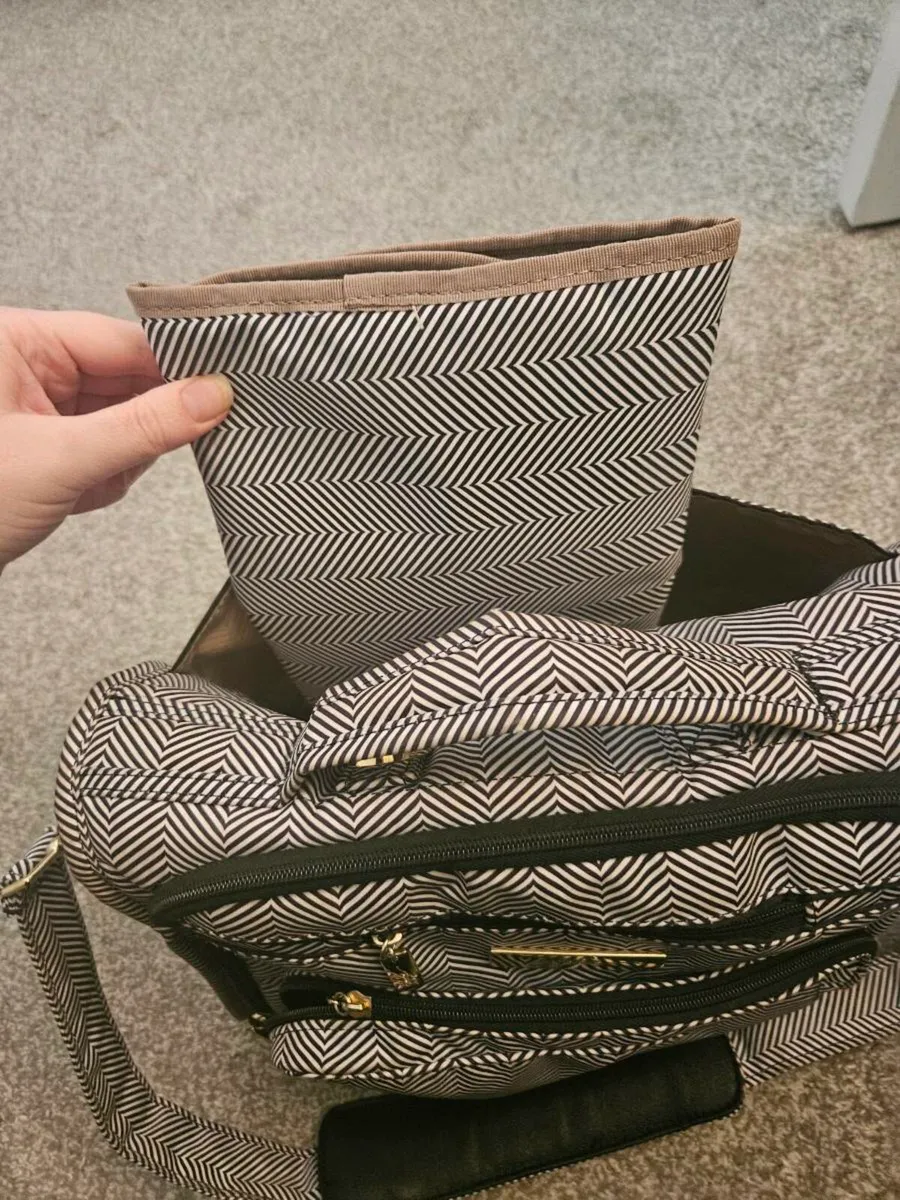Jujube baby changing bag - Image 4