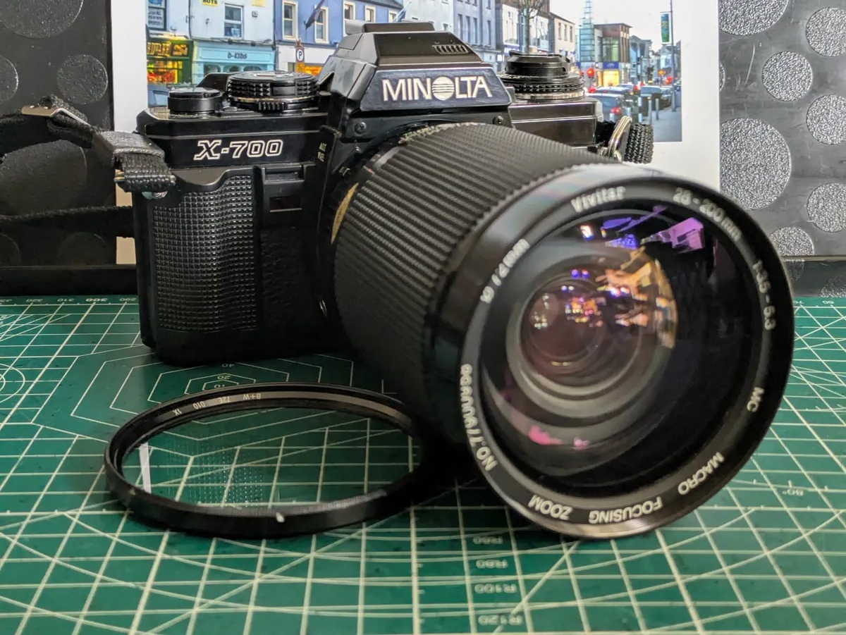 Minolta X-700 + Vivitar 28-200mm 3.5-5.3 zoom - Image 1