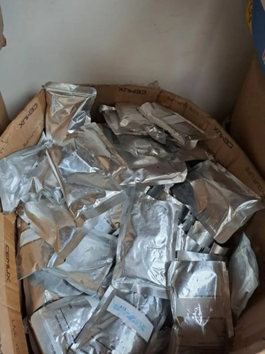 Box of 80 pouches of wet food Postage incl - Image 2