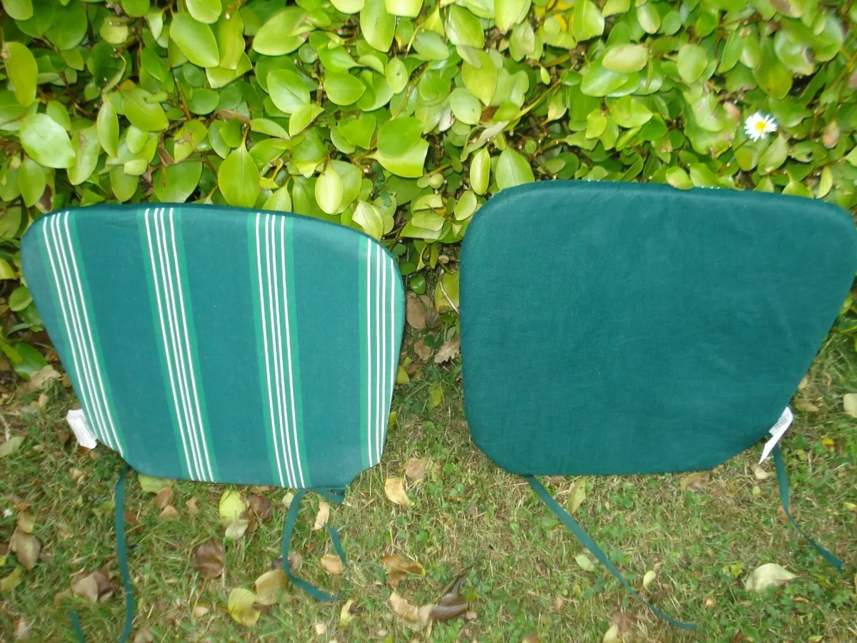 2 GARDEN / KITCHEN CHAIR COVERS.