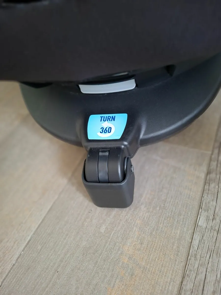 Like New Graco 360 carseat isofix - Image 2