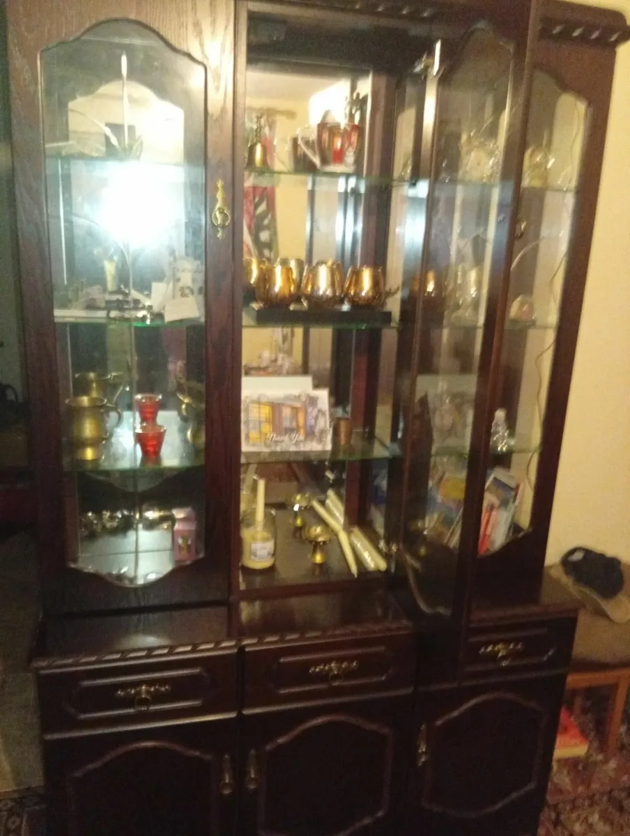 4' Dark mahogany glass display unit with cupboard - Image 4