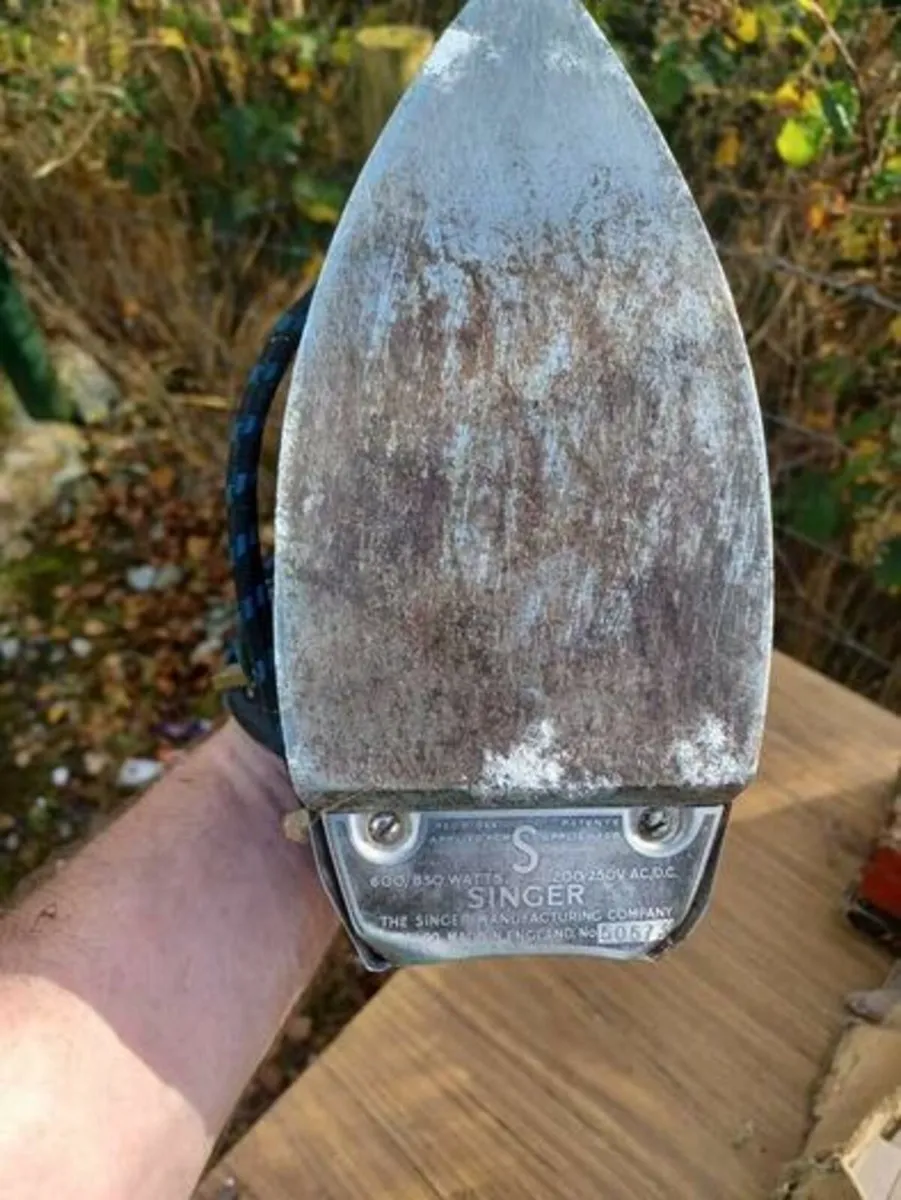 Vintage Singer iron with box postage incl - Image 4