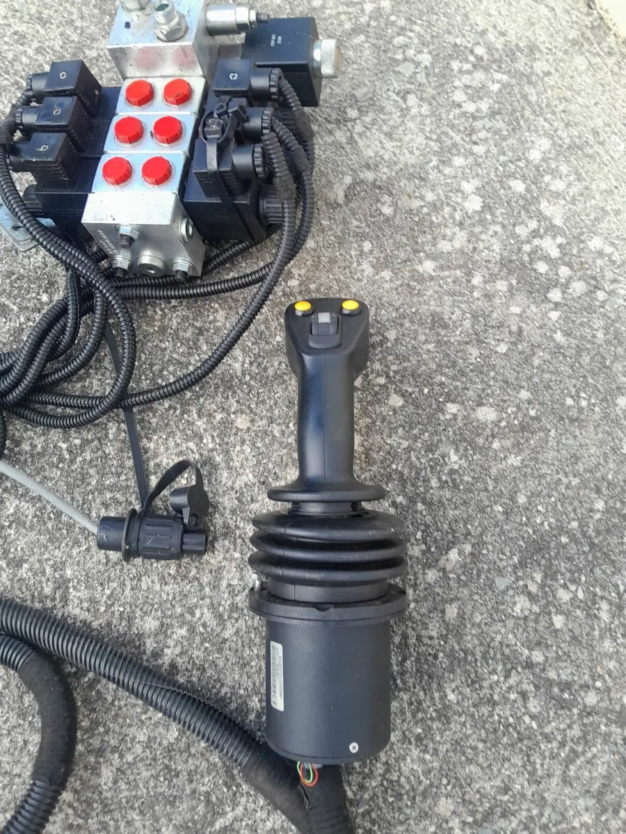 Hydraulic master valve - Image 3