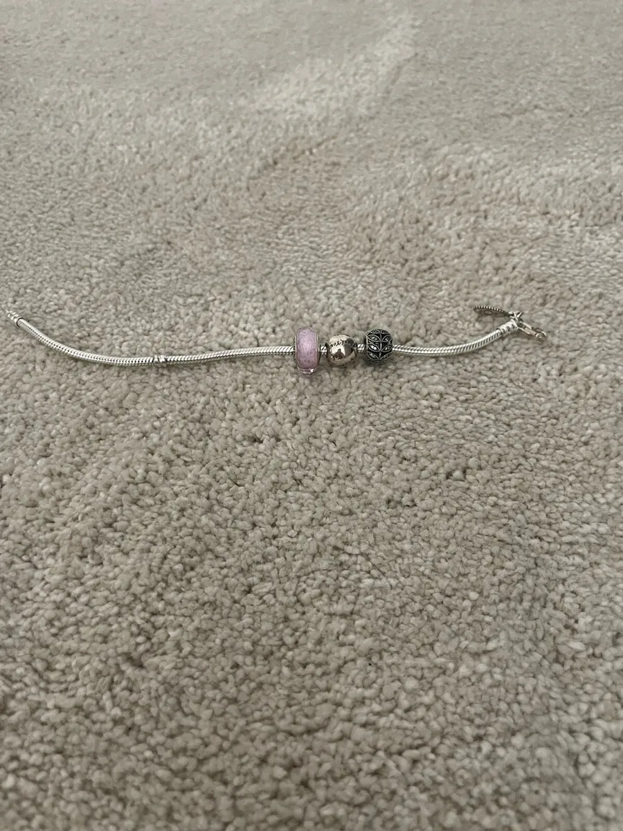 Pandora bracelet & 3 charms - Image 1