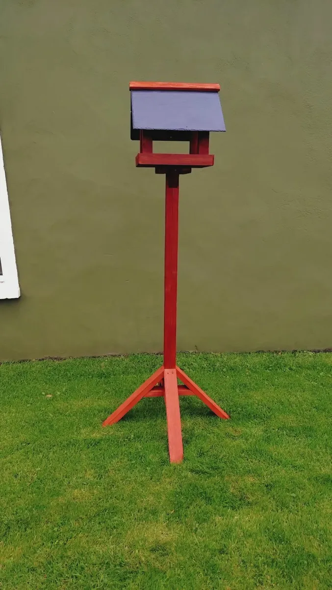 Bird table - Image 1