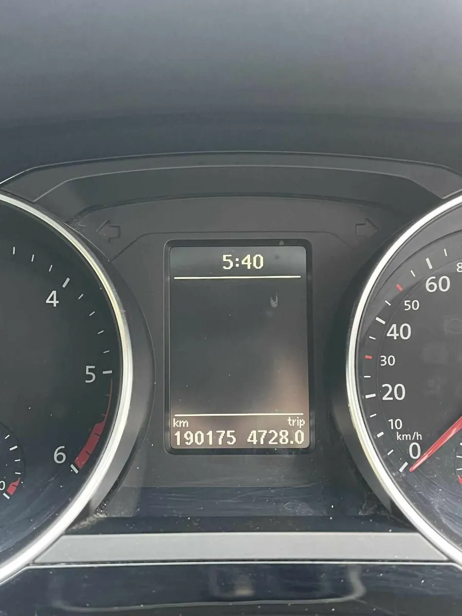 Volkswagen Jetta Highline 2.0 Diesel - Image 2