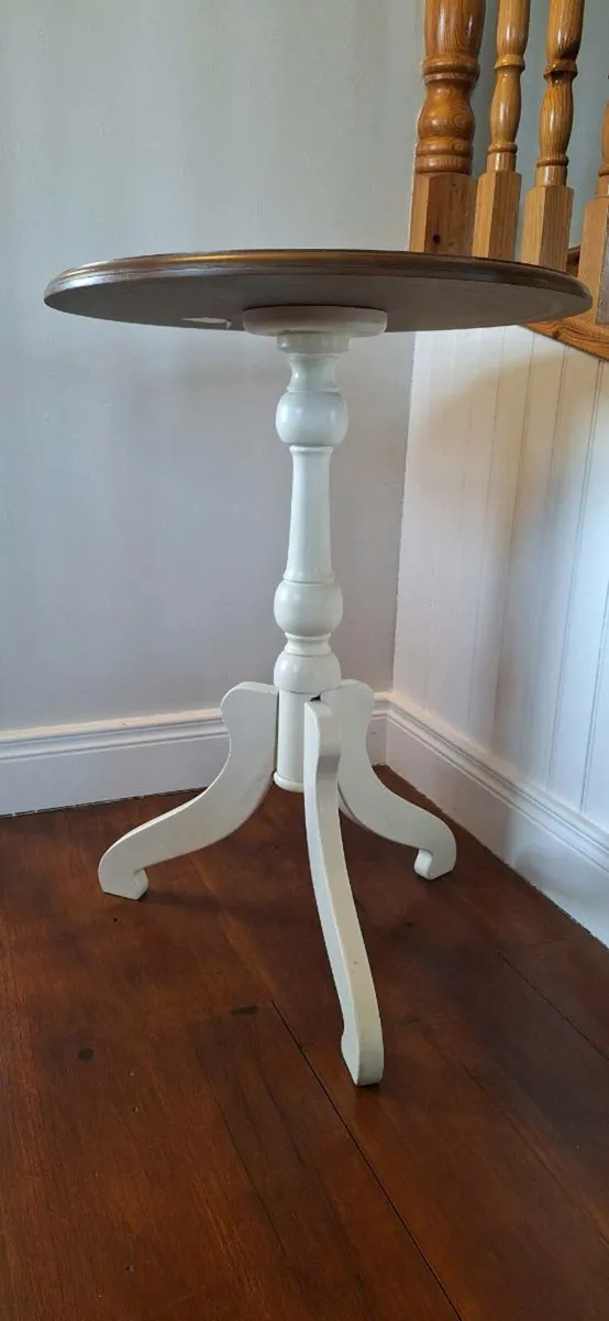 Round table and set of tables. - Image 2