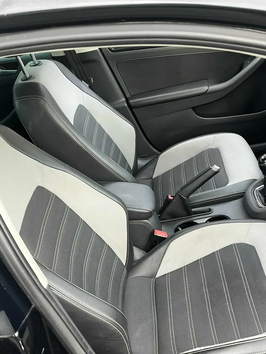 Volkswagen Jetta Highline 2.0 Diesel - Image 3