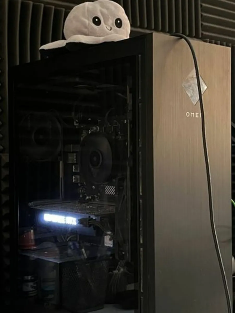 pc setup including microphone kbm monitor headset - Image 3