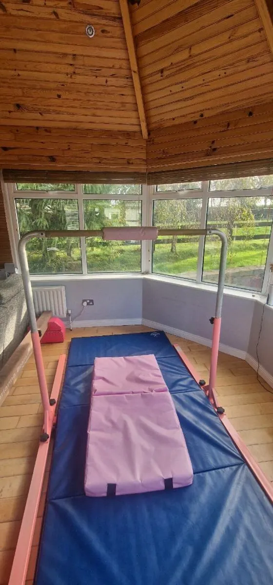 Gymnastics bars - Image 1