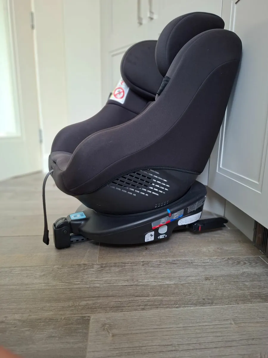 Like New Graco 360 carseat isofix - Image 1
