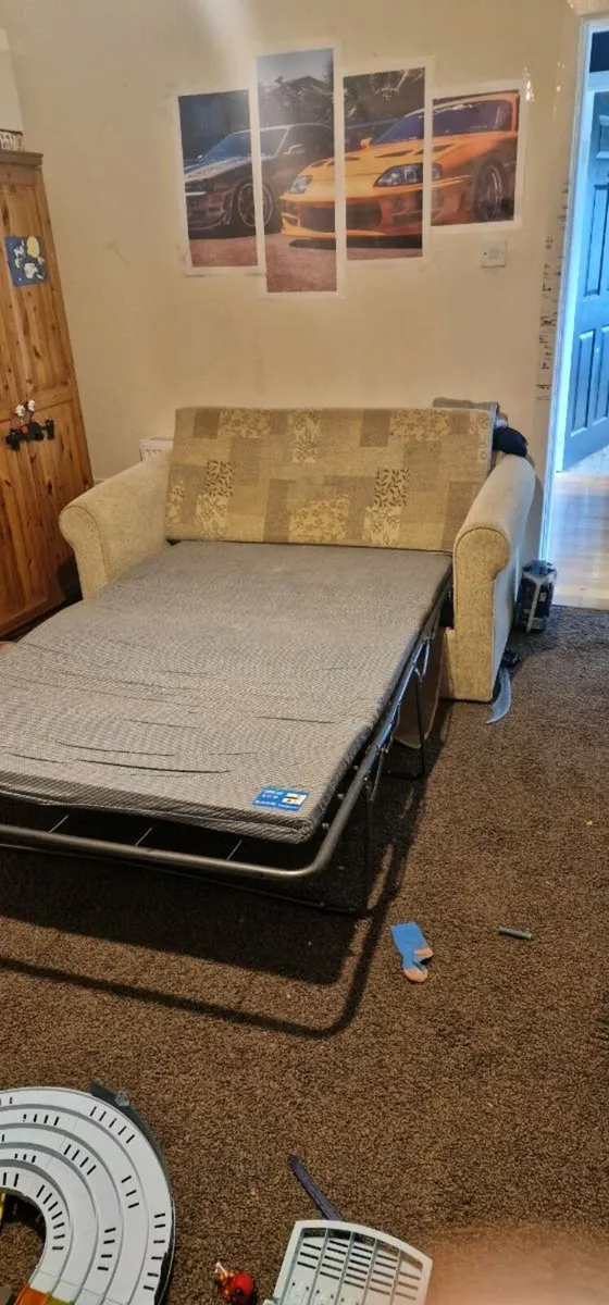 Couch /Rocking chair w foot rocker/ Pull out bed - Image 4