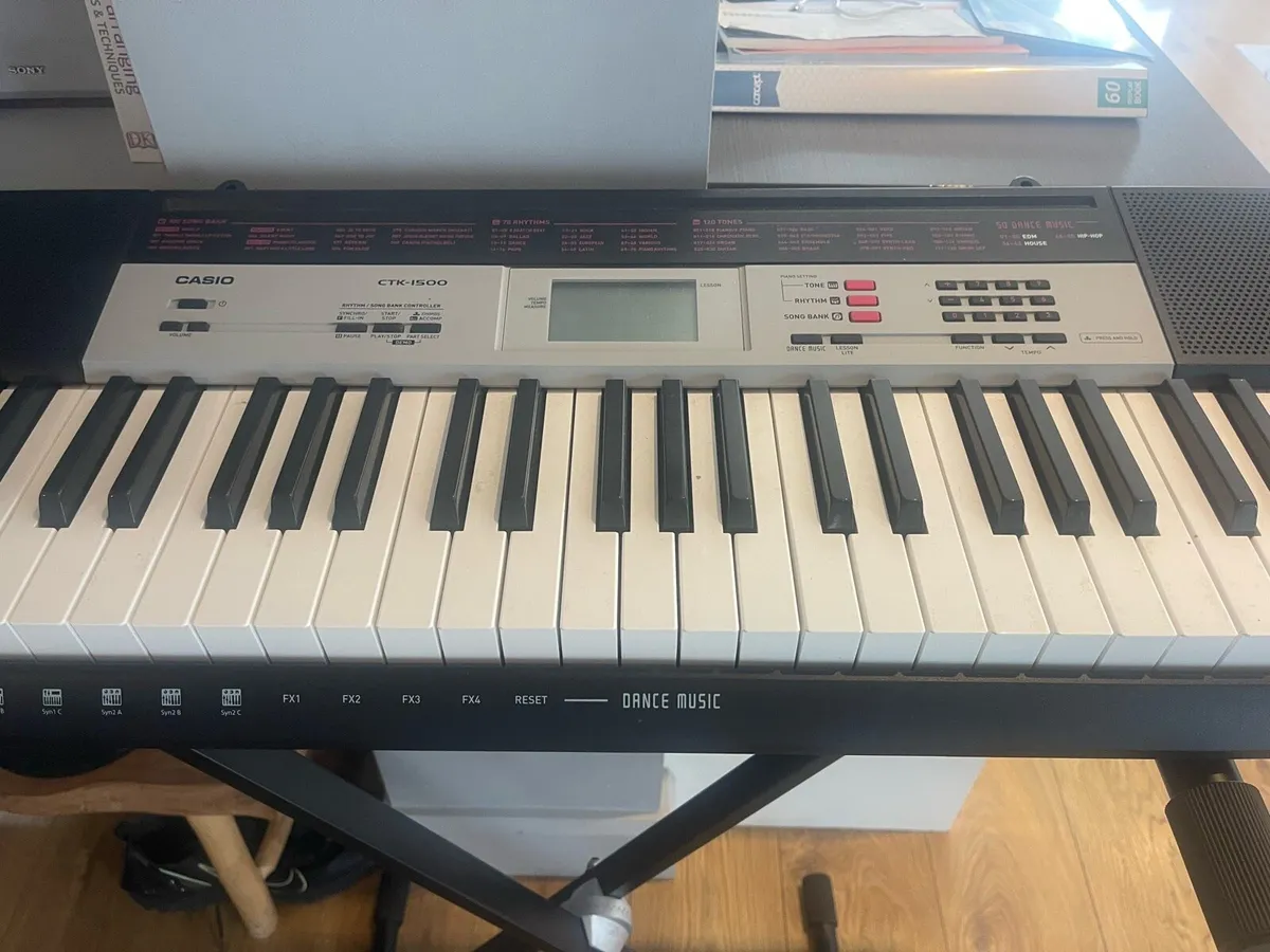 Casio CtK 1500 with stand good condition - Image 1