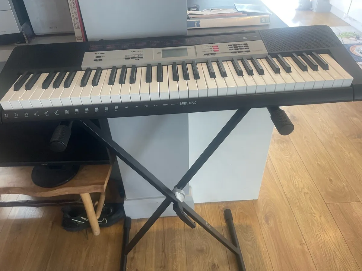 Casio CtK 1500 with stand good condition - Image 2