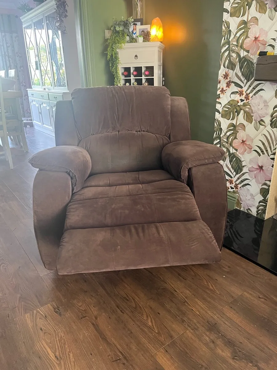 2 Reclining Arm Chairs - Image 1
