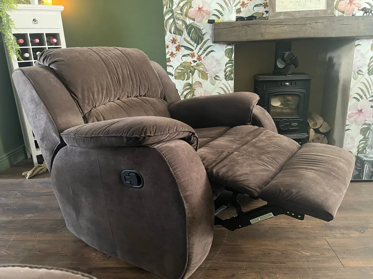 2 Reclining Arm Chairs - Image 3