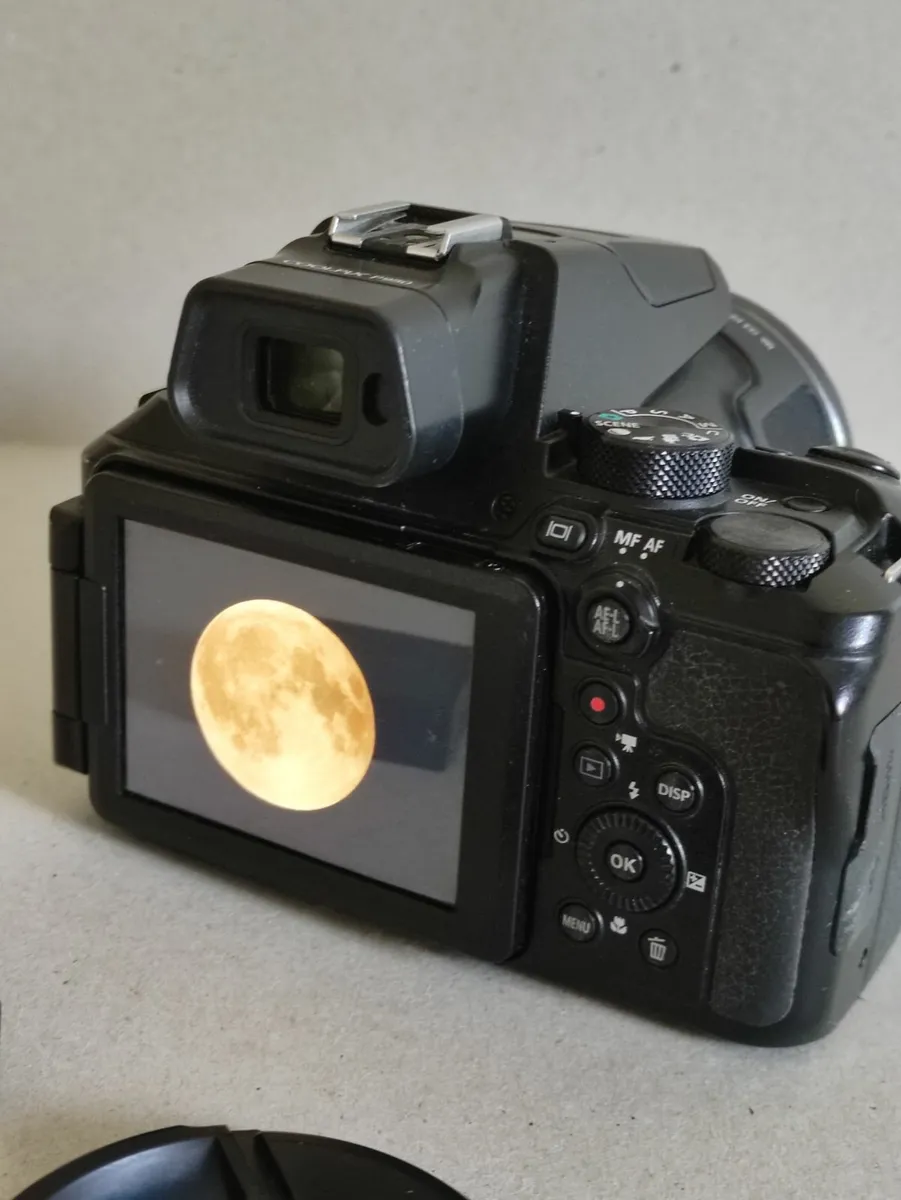 Nikon P950 - Very Good - 2 Batteries + 83x Zoom - Image 3