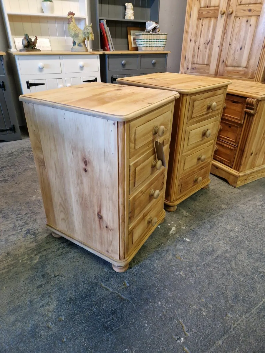 Pair large vintage pine bedside lockers - Image 2