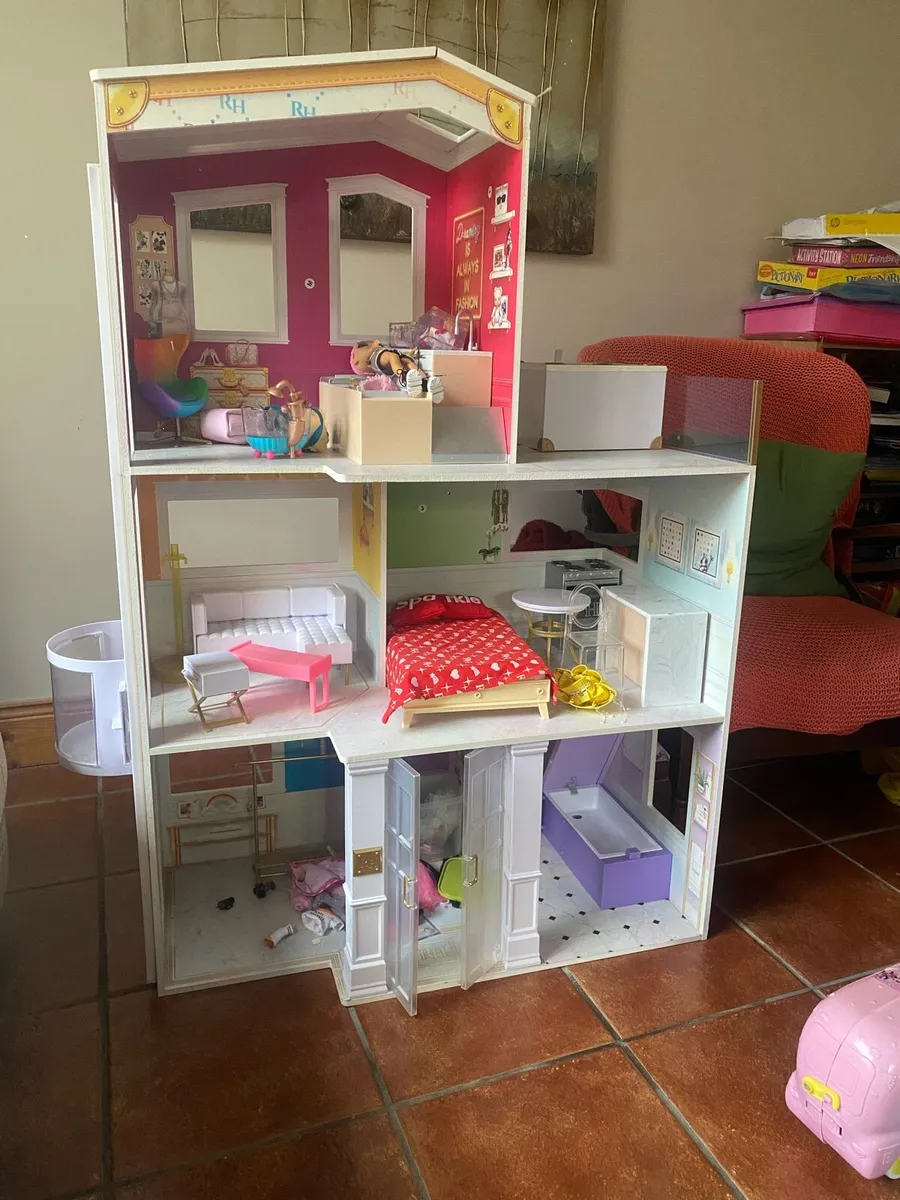 Rainbow high dolls house
