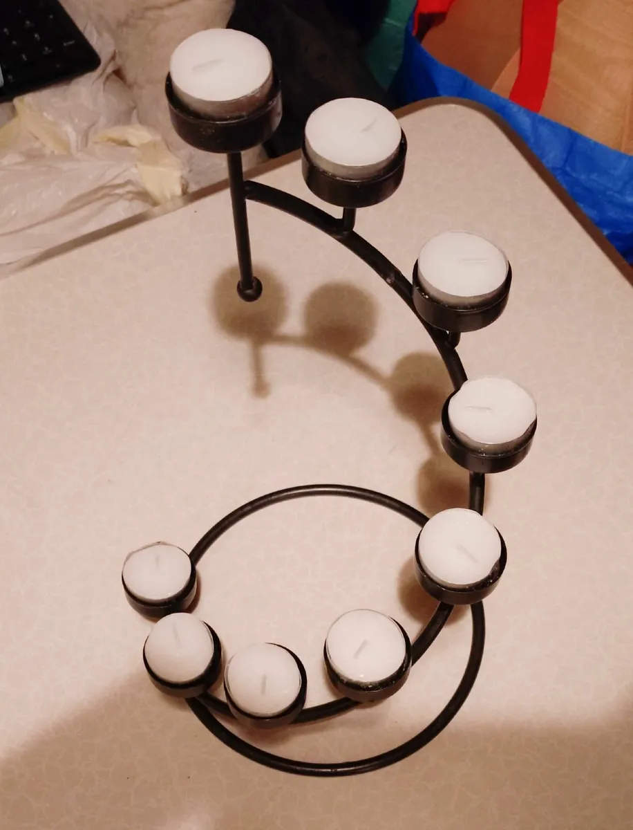 9 SLOT CANDLE/TEALIGHT HOLDER (NICE CONDITION). - Image 1