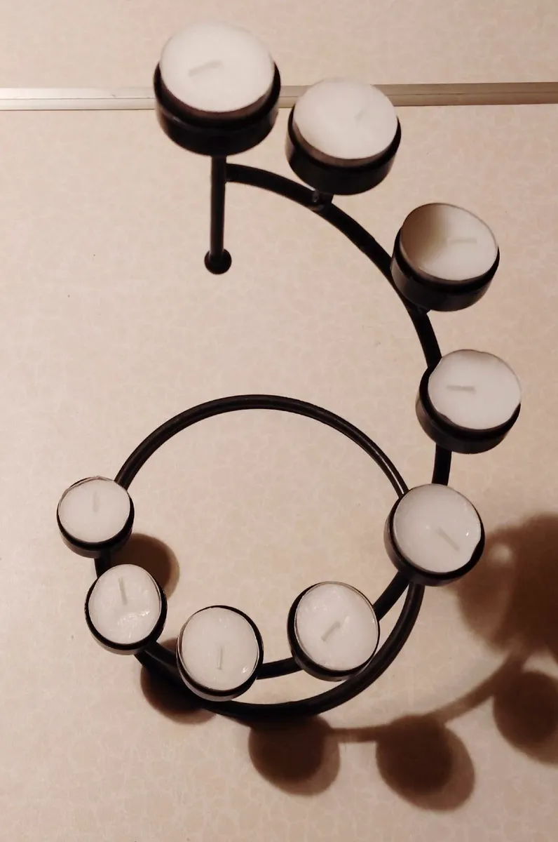 9 SLOT CANDLE/TEALIGHT HOLDER (NICE CONDITION). - Image 4