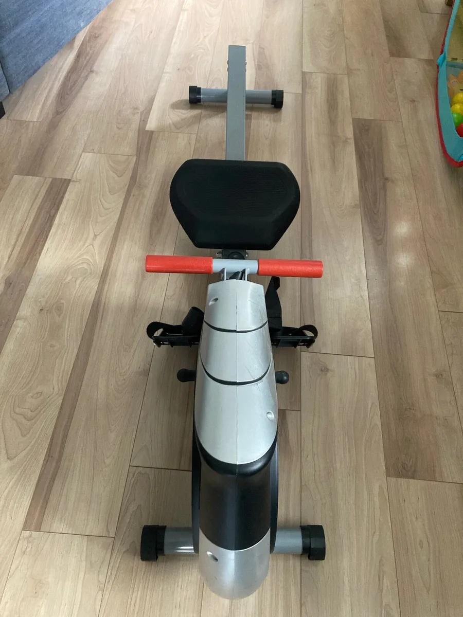 Rowing machine and stepper - Image 2