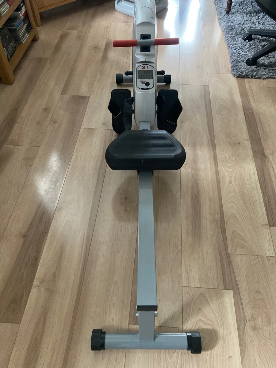 Rowing machine and stepper - Image 3