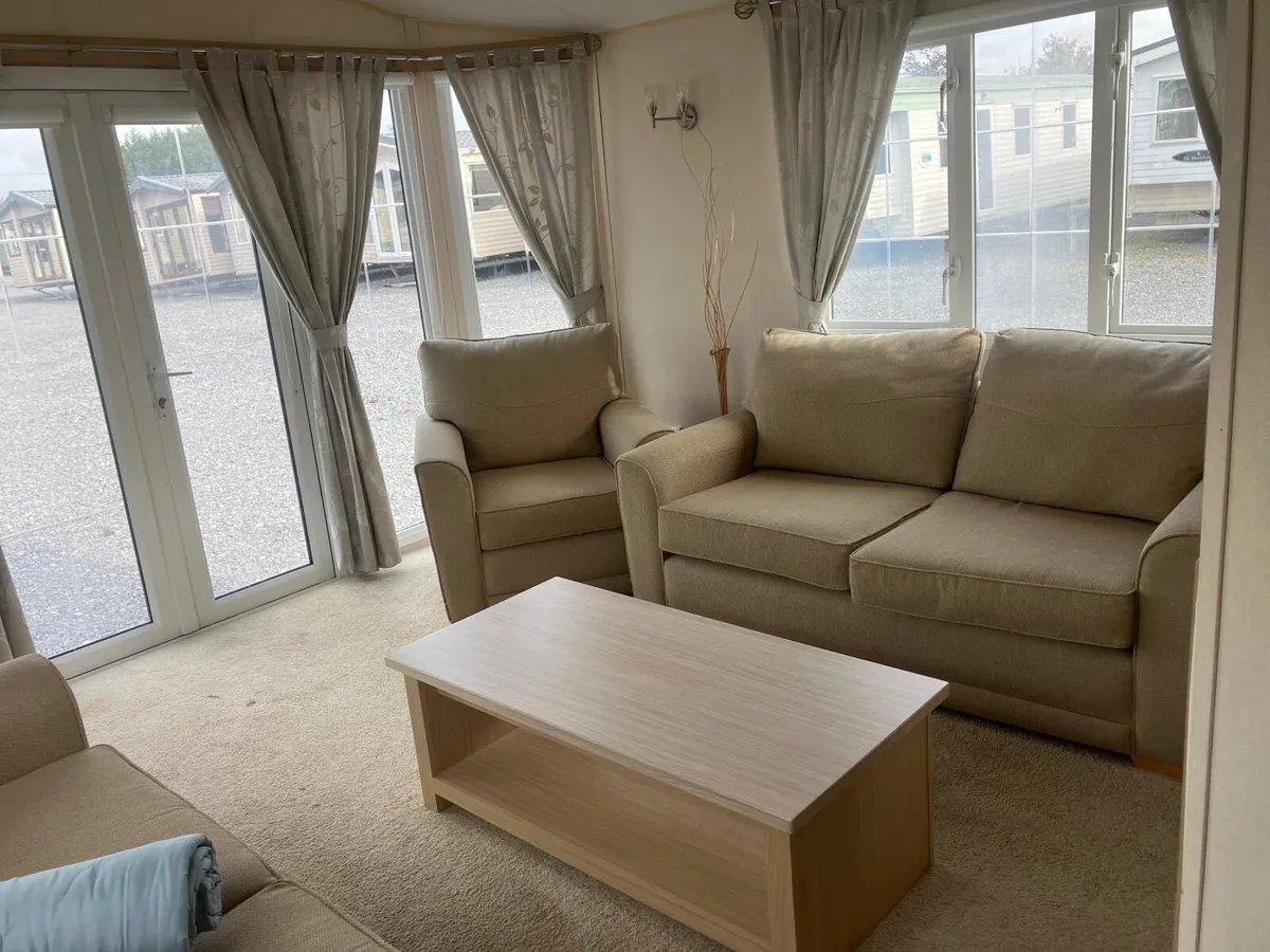 FORTY FEET OF 3 BED LUXURY WINTER PACK - Image 2