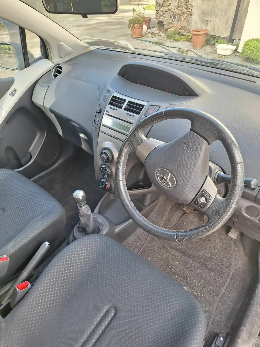 Toyota Yaris 2010 - Image 1