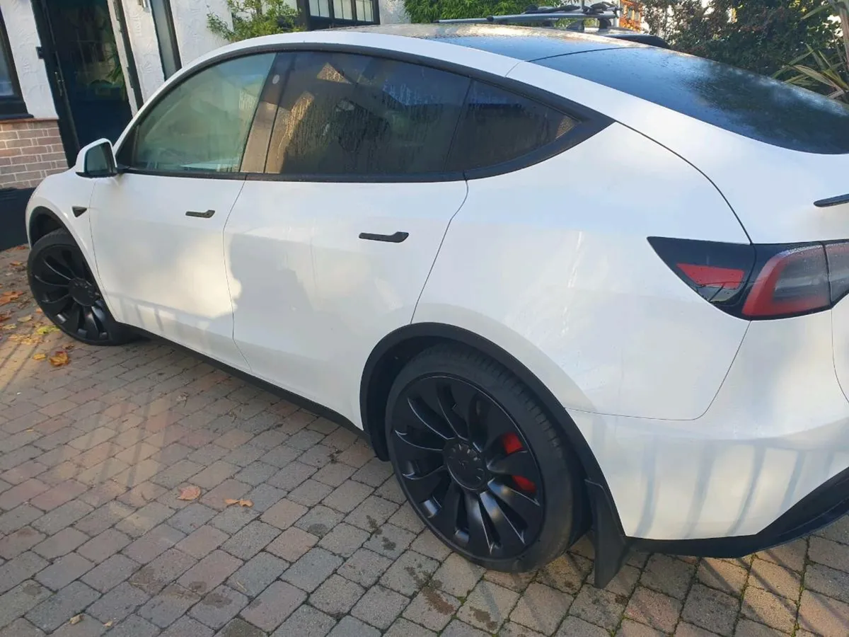 Tesla Model Y Performance AWD - Image 3