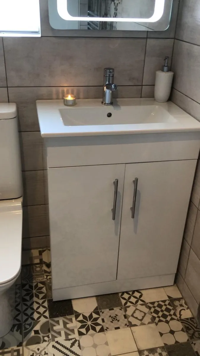 Bathroom sink unit